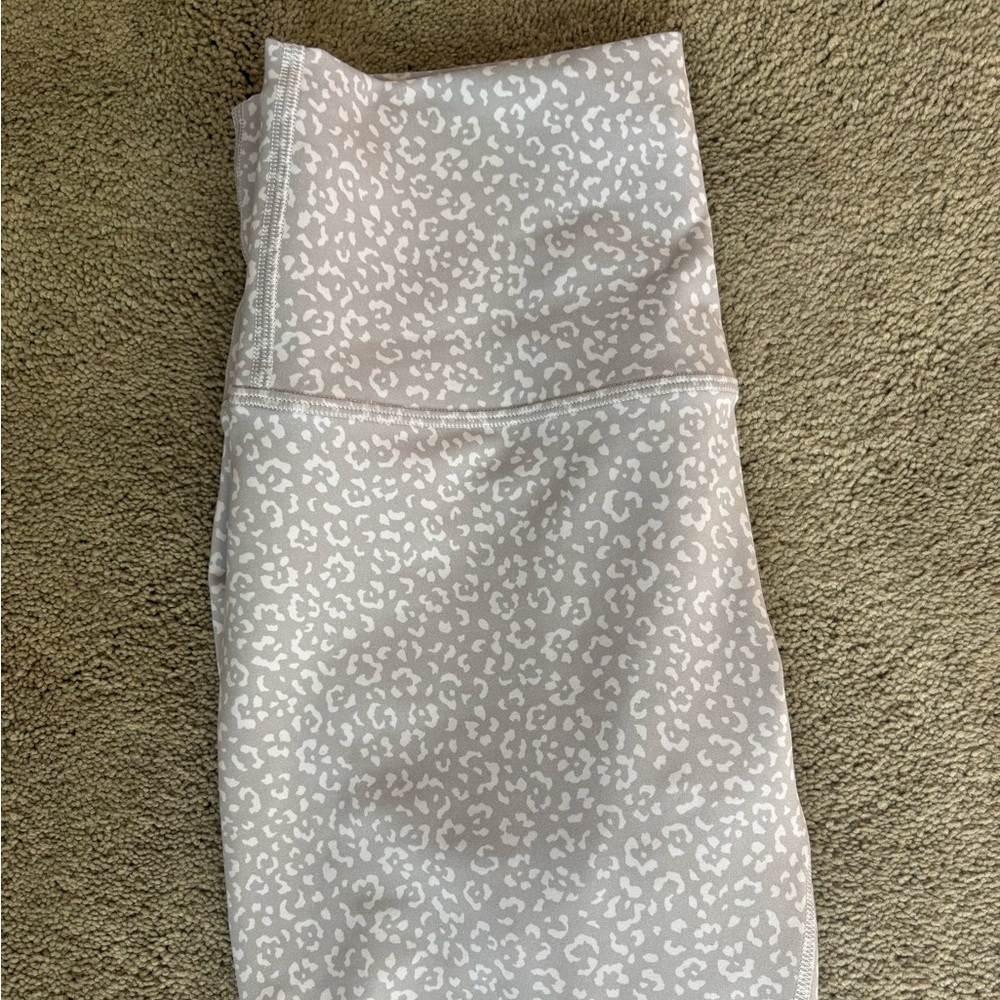 Lululemon Wunder Train High Rise Crop 23”